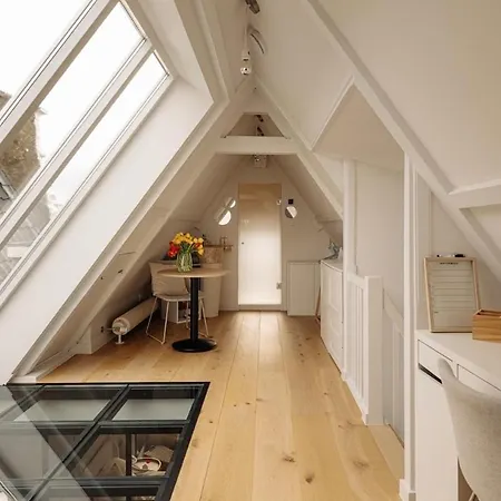 Luxe Canal House - Private Garden - 4br - Centre